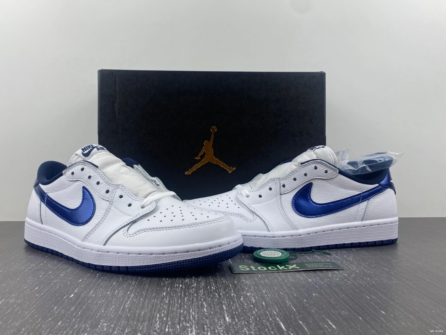 Retro 1 Blue Low Metallic - 705329-106 Jordan 0311